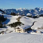 Bergapart Goetschl 아파트 *