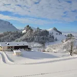 Bergapart Goetschl 아파트