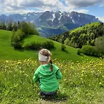Bergapart Goetschl 아파트